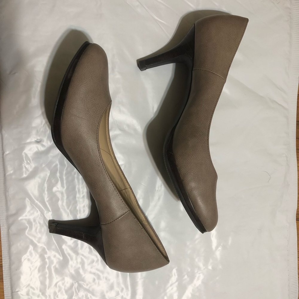 Kelly & Katie, Beige heels